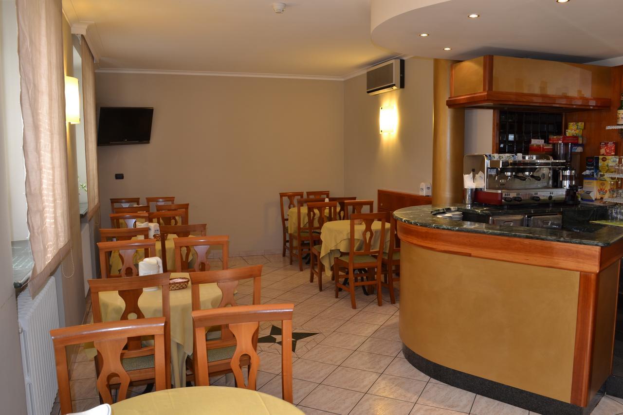 Hotel Cavour Asti Exterior photo